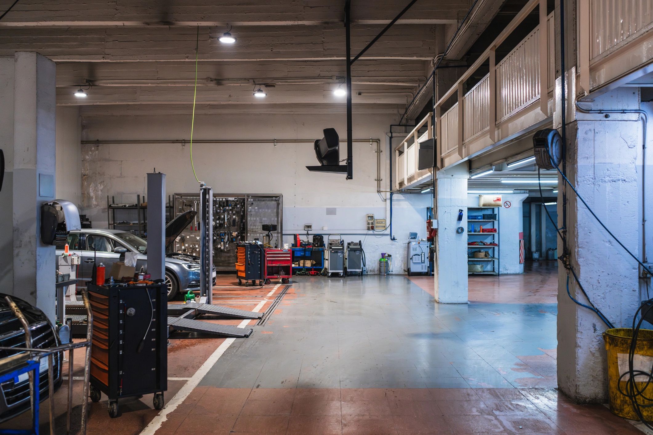 Battery and automotive service workspace