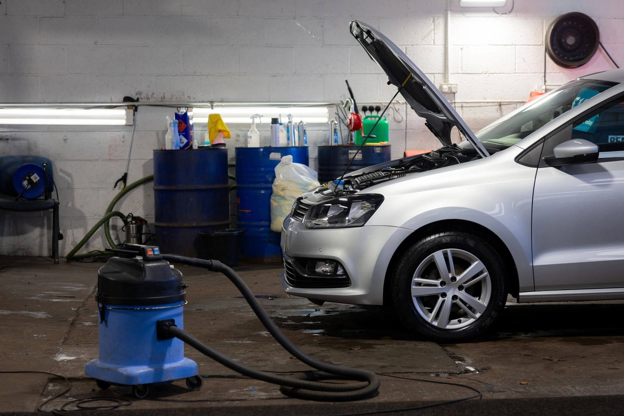 Automotive battery replacement service